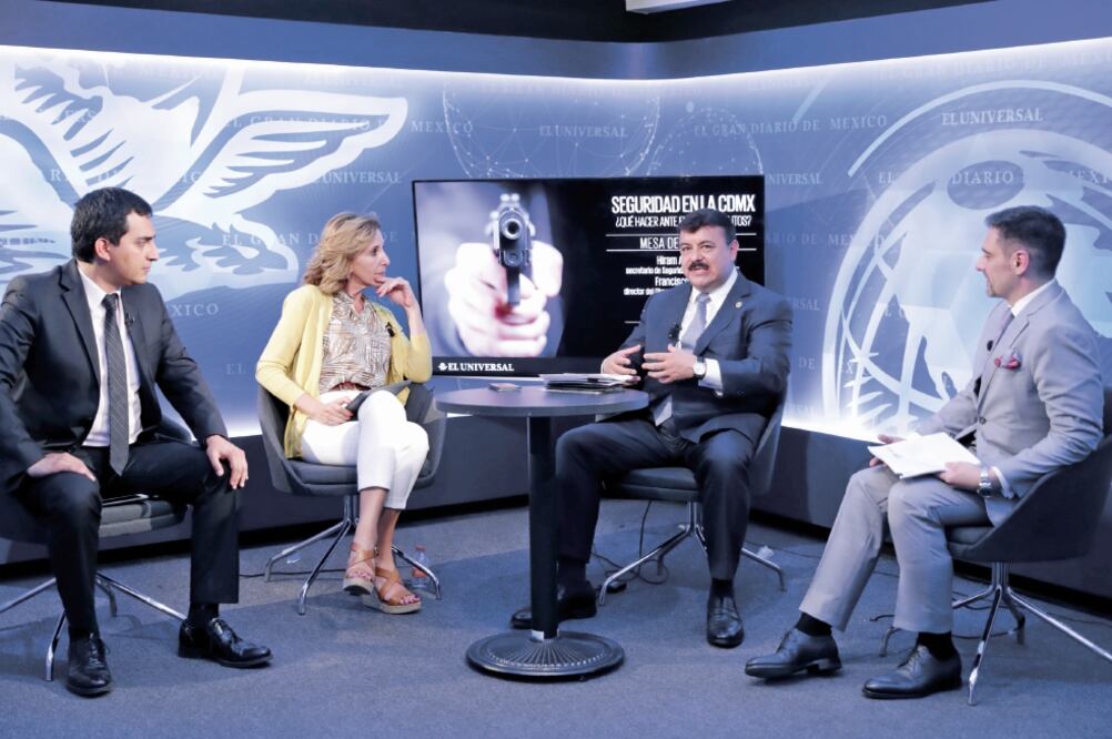 Hiram Almeida Estrada, jefe de la policía capitalina, e integrantes de ONG participaron en debate organizado por EL UNIVERSAL (JUAN BOITES. EL UNIVERSAL)