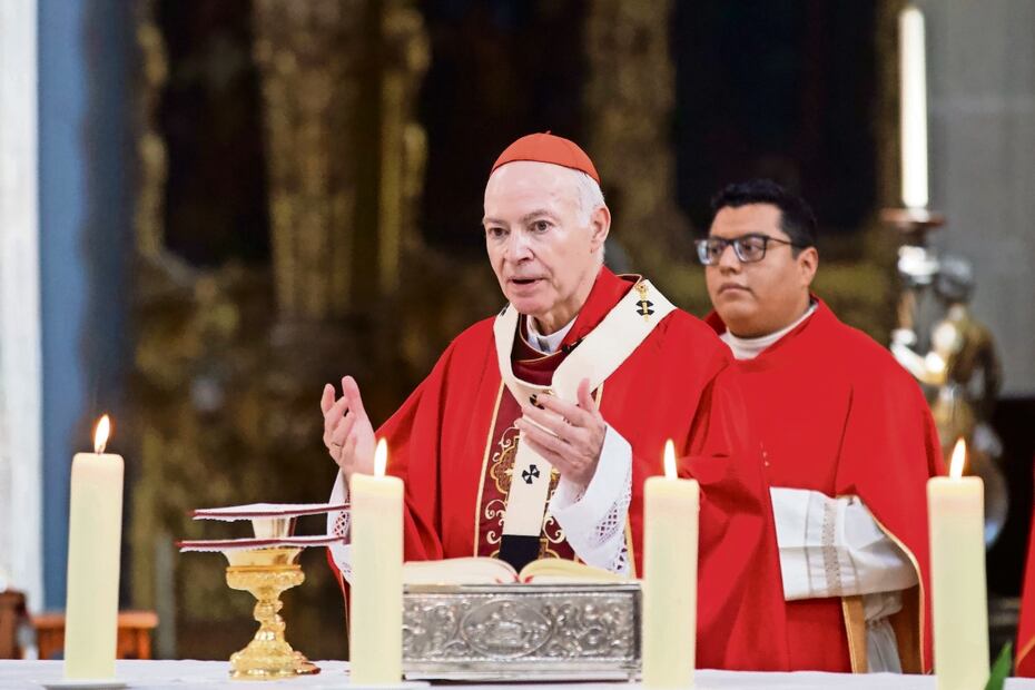 El arzobispo primado de México dijo que en la CEM se hace un gran esfuerzo para que desde las bases de la sociedad se emprenda el diálogo por la paz. Foto: Carlos Mejía | El universal