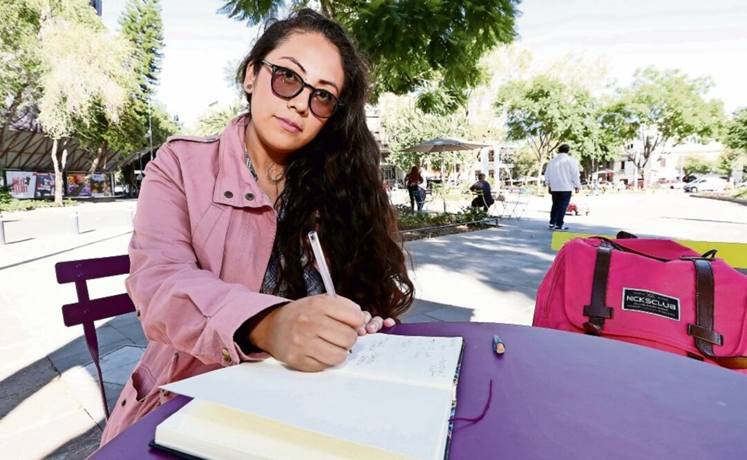 “[Los políticos] no hacen nada, tampoco nos escuchan (...), la gente se está cansando” PAULINA MORELOS Enfermera , 23 años (ARIEL OJEDA. EL UNIVERSAL)