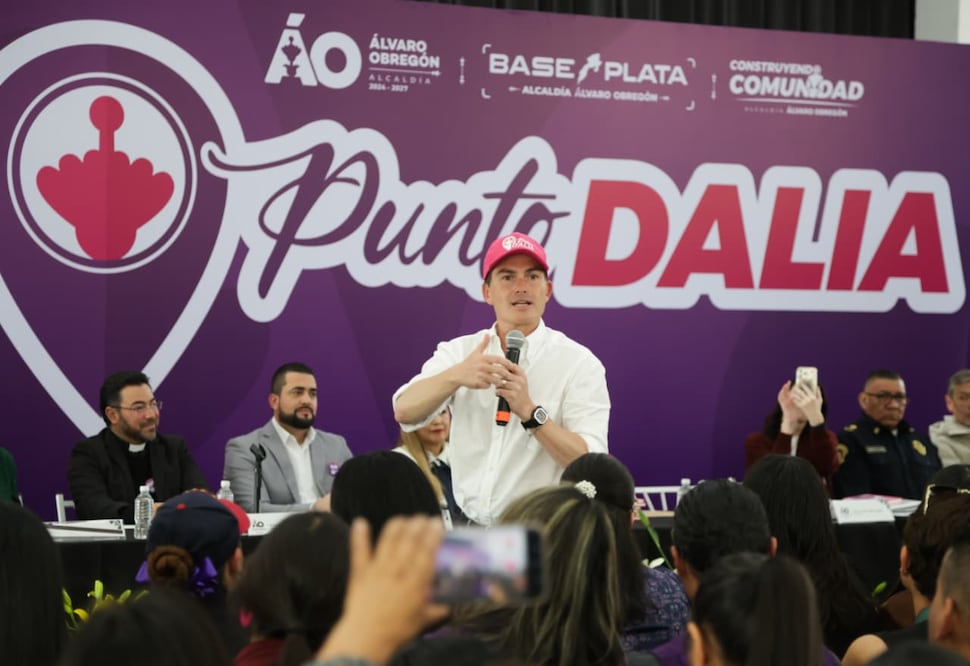 El alcalde de Álvaro Obregón, Javier López Casarín, encabezó la presentación de los "Puntos Dalia": red de atención inmediata para mujeres en la explanada de dicha demarcación. FOTO: CARLOS MEJIA/EL UNIVERSAL