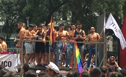 Con banderas multicolor, inicia la XL marcha gay sobre Paseo de la Reforma