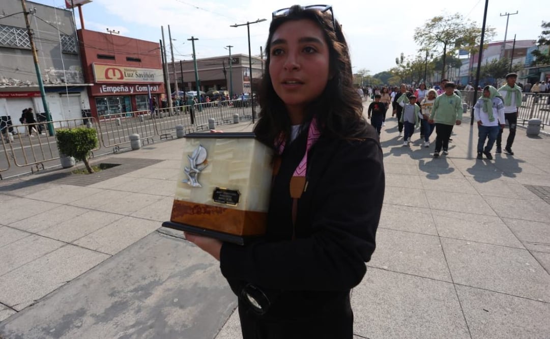 Fernanda Sosa convierte su primera peregrinación en un homenaje a su abuelito fallecido.
Foto: Luis Camacho.