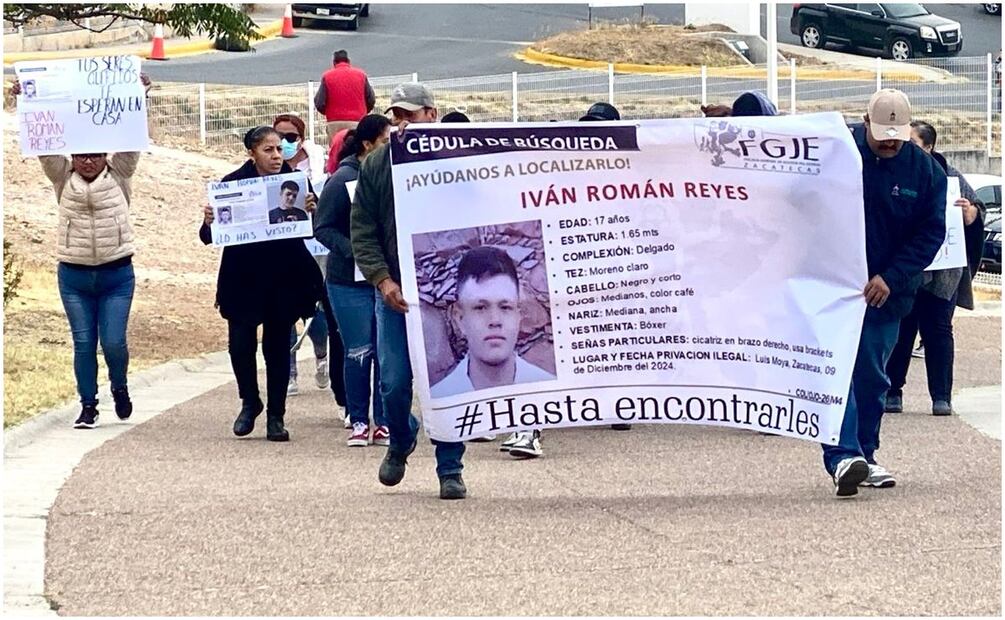 Se manifiestan en la Fiscalía de Zacatecas para urgir la localización del joven Iván Román, privado de la libertad hace 10 días (19/12/2024). Foto: Especial