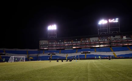 Presencian Decio y Cantú reconocimiento de cancha del Tri