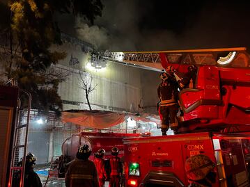 Fuego en Tepito; así captaron el incendio locatarios, vecinos y marchantes en 5 videos