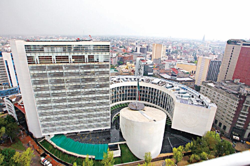 En el quinto piso de la Torre de Comisiones, los senadores pueden pedir la carta de vinos cuyos precios van de 500 a mil 500 pesos por botella (ARCHIVO EL UNIVERSAL)