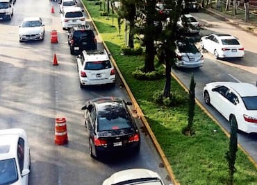Reversible en Lomas Verdes atora circulación, acusan vecinos