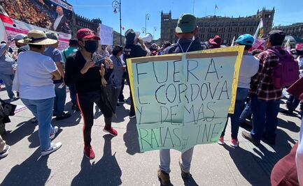 Se manifiestan en el Zócalo por continuidad de AMLO en la consulta de revocación de mandato