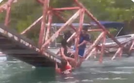 Colapsa puente peatonal en playa La Boquita de Manzanillo; dos personas resultan lesionadas