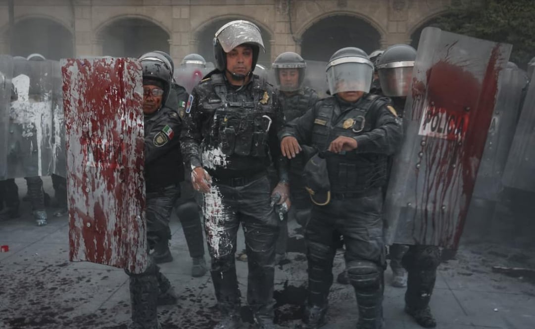 Se reportan 94 policías y 29 civiles lesionados durante la marcha del 2 de octubre. Foto: Luis Camacho/ EL UNIVERSAL