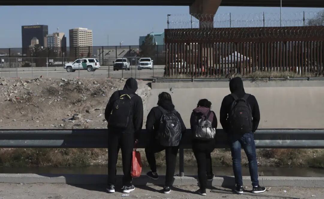 El ejército estadounidense protege la frontera de El Paso con México, vista desde Ciudad Juárez, México. Foto: AP 