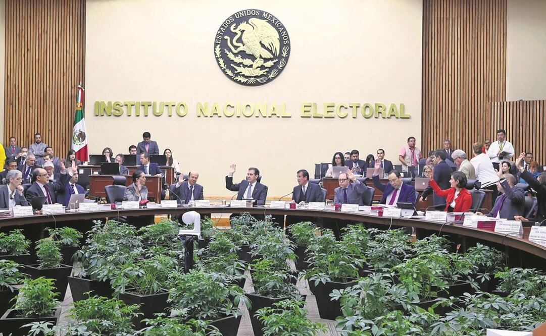 El INE dice que posturas asumidas por la CNDH la colocan como actor parcial dentro de una estrategia de ataque político.