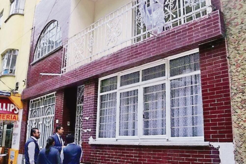 La PAOT colocó sellos de clausura al inmueble situado en avenida Ámsterdam 270, colonia Hipódromo, donde se realizaba la demolición sin autorización. (ESPECIAL)