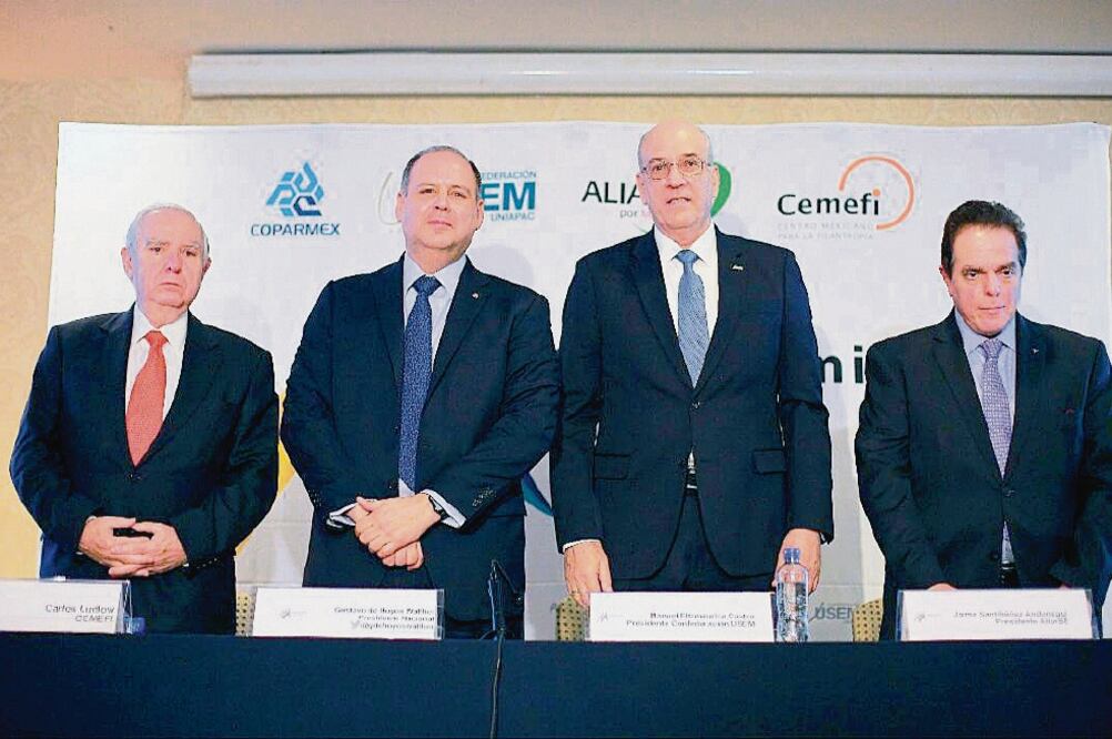 Gustavo de Hoyos, presidente de la Coparmex (segundo de izquierda a derecha), durante la presentación de la plataforma Compromiso Social MX. El representante patronal pidió apertura al gobierno para oír propuestas. (CORTESÍA)