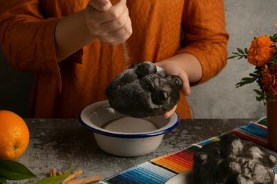 Qué es el totomoxtle, ingrediente que se le pone al pan de muerto negro