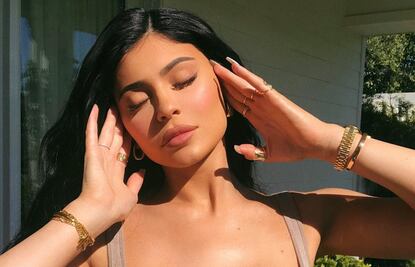 Kylie Jenner impacta con escote en Instagram