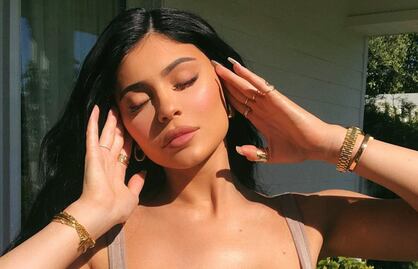 Kylie Jenner impacta con escote en Instagram