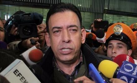 Humberto Moreira canta sevillanas