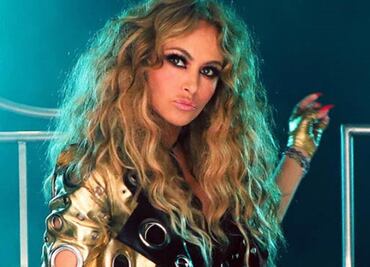 La peor vestida de la semana es... Paulina Rubio y su look de Supergirl