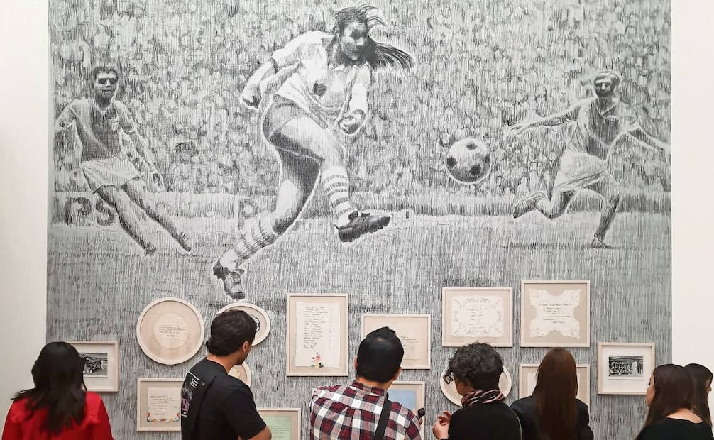 Futbol y arte. Esa misma emoción, se
encuentra abierta en el Museo Jumex. Foto: Frida Juárez Bautista / EL UNIVERSAL