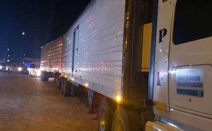 Aseguran 3 tráileres con cientos de migrantes en Tamaulipas