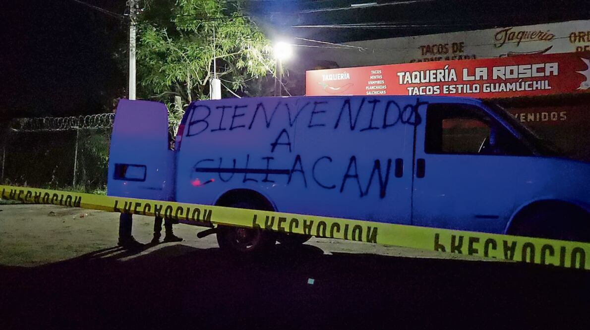 En septiembre de 2024, una camioneta fue abandonada a la entrada del fraccionamiento Alturas del Sur; ahí encontraron seis cuerpos. Foto: Especial