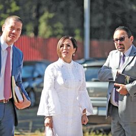 Ordena juez archivar dos amparos de Robles