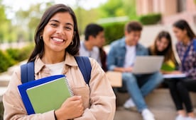 ¿Buscas una beca para tu hijo? Estos apoyos siguen disponibles en 2026 y esto pagan