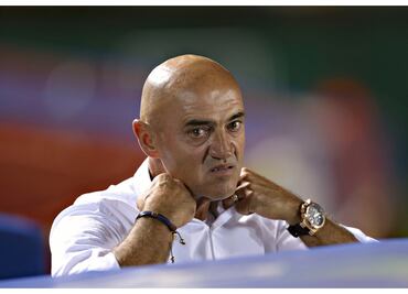 Chelís se pelea con aficionado en Twitter