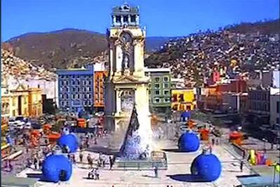 Hombre prende fuego a árbol de Navidad en Pachuca