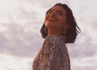 Ángela Aguilar desborda estilo con un elegante escote en la espalda