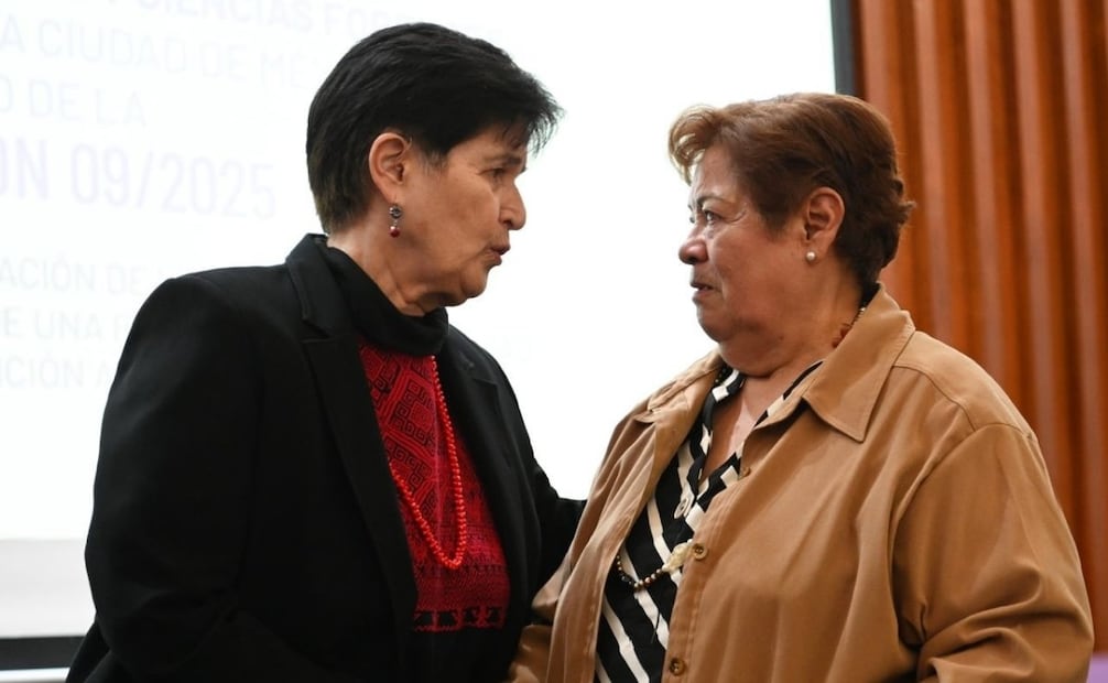 Durante el acto de disculpas realizado en la sede de la CDHCM, la madre de Julio César, Laura Cabañas, dijo que estuvo buscando a su hijo durante tres años en diversos estados de la República. | Foto: Especial.