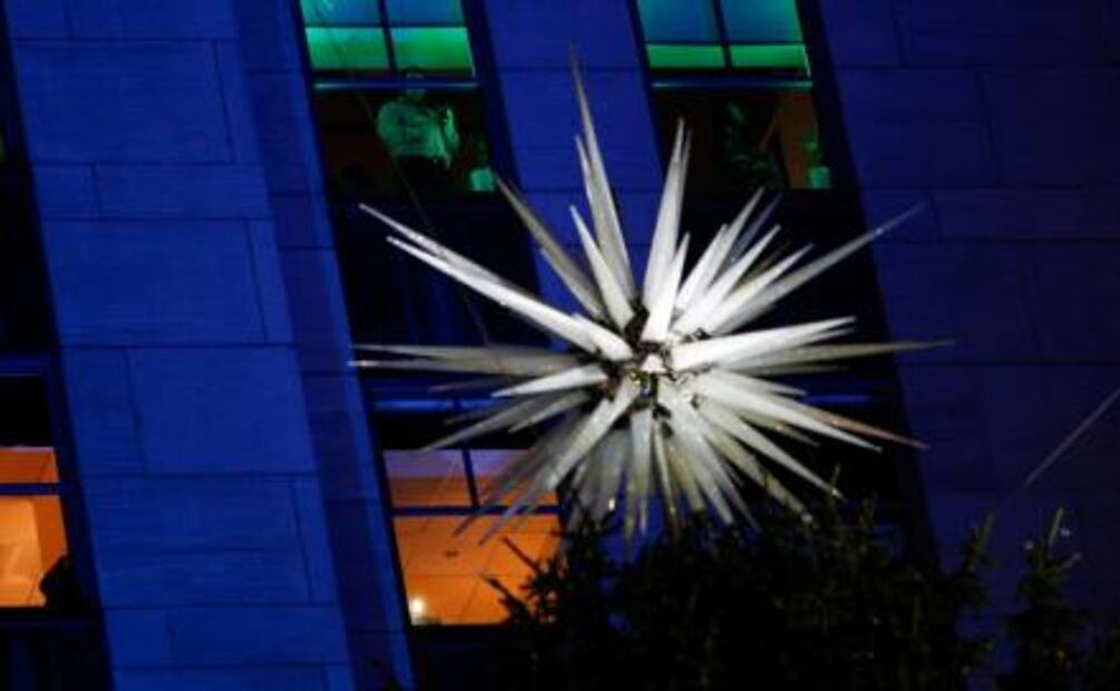 Encienden árbol de Navidad en Centro Rockefeller de Nueva York