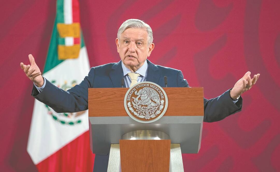 presidente Andrés Manuel López Obrador dijo que algunos de quienes trabajan para sus adversarios tienen una amplia simpatía por la Cuarta Transformación, en alusión a la filtración del proyecto del Bloque Opositor Amplio. Foto: SERGIO TAPIA. EL UNIVERSAL