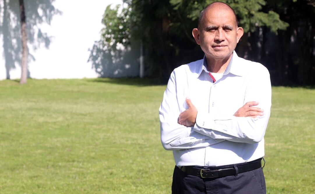 El doctor Leopoldo Altamirano ha logrado reincorporarse a la vida de la investigación, asesora a estudiantes de maestría y doctorado, e imparte cursos. Foto: Omar Contreras. EL UNIVERSAL