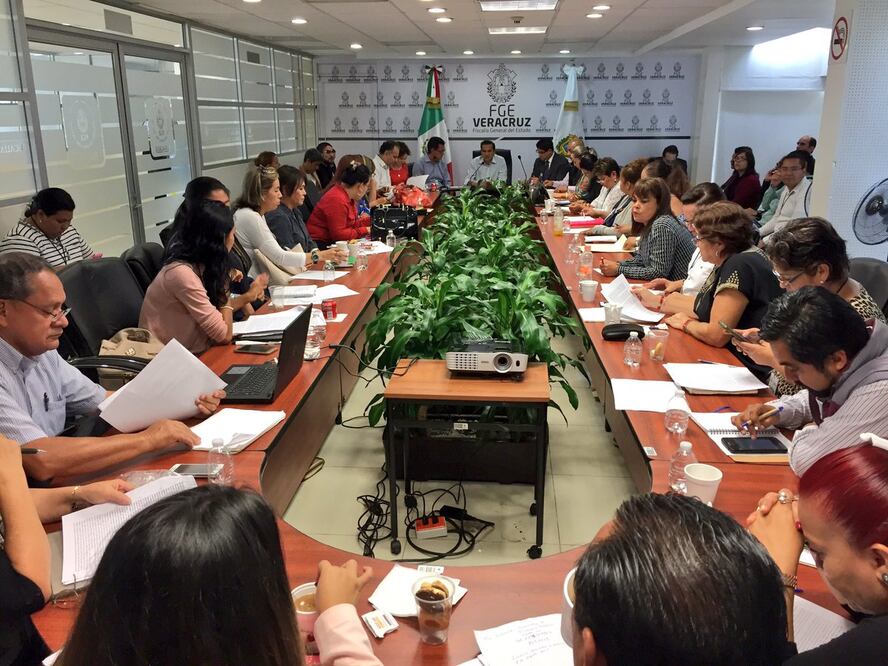 Roberto Campa, subsecretario de Derechos Humanos de la Segob, se reunió con familiares de desaparecidos en la Fiscalía General de Veracruz (Foto: tomada de @1campa)