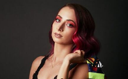 YosStop teje en la cárcel, le hace una bufanda a su novio