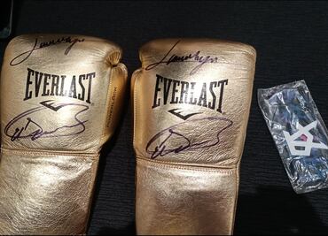 ¿Cuánto cuesta un guante autografiado por Canelo Álvarez y Jaime Munguía?