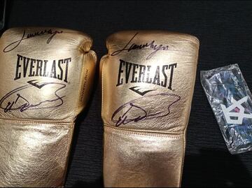 ¿Cuánto cuesta un guante autografiado por Canelo Álvarez y Jaime Munguía?