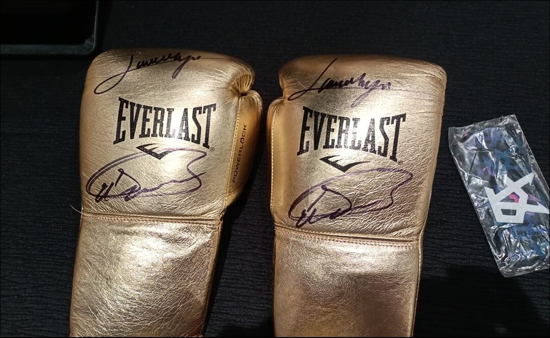 ¿Cuánto cuestan los guantes firmados por Canelo Álvarez y Jaime Munguía? / Foto: Arturo Sanguino - EL UNIVERSAL