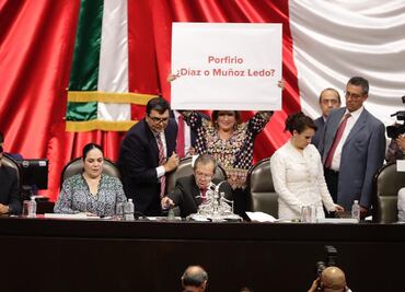 “Democracia sí, autoritarismo no”, protestan panistas en la Cámara de Diputados