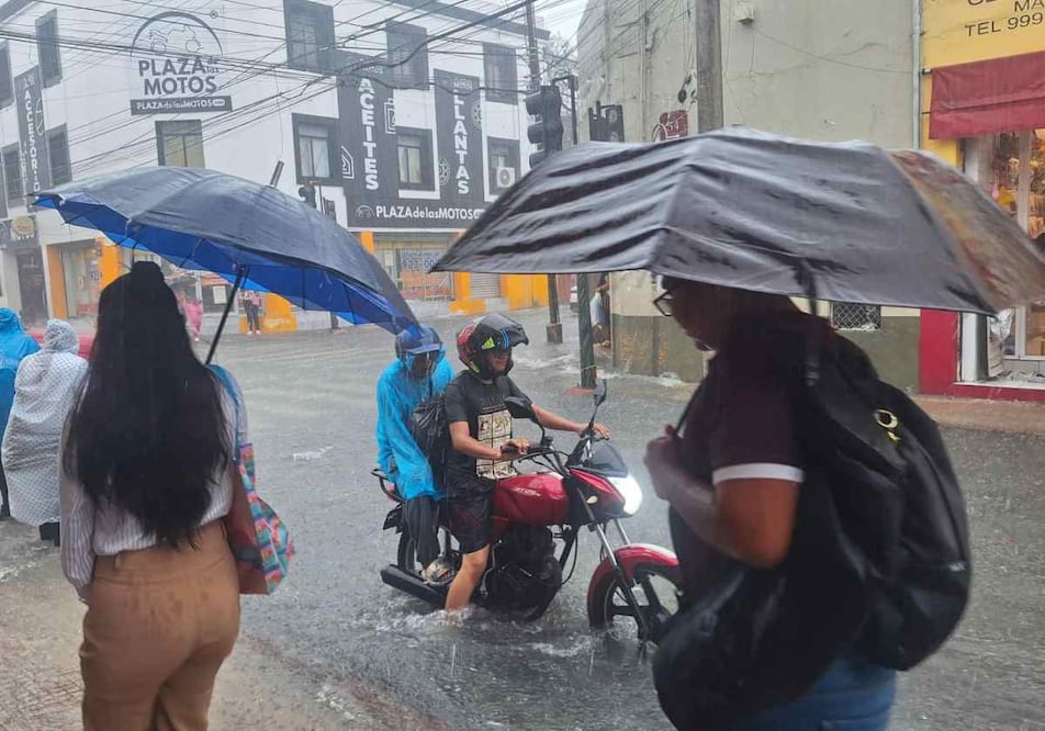 Fuerte aguacero desquició actividades en Mérida. Foto: Especial