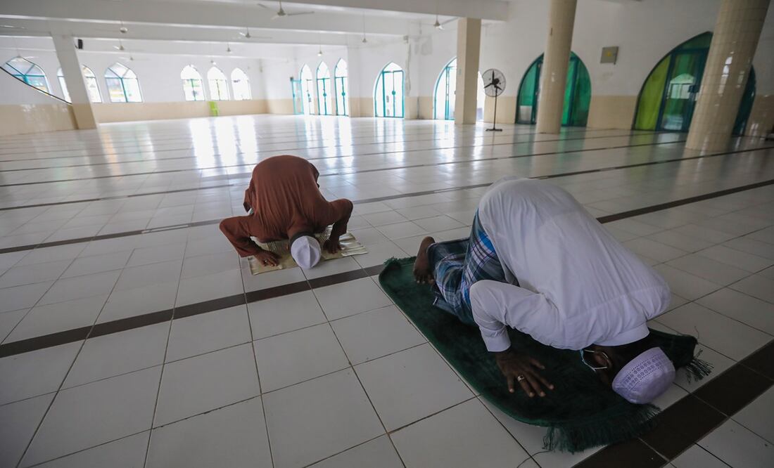 El mes del ramadán consiste en que todo musulmán que haya pasado la pubertad debe abstenerse de comer, beber, fumar o mantener relaciones sexuales entre el alba y el ocaso mientras dure ese mes. Foto: Ilustrativa / EFE / Archivo