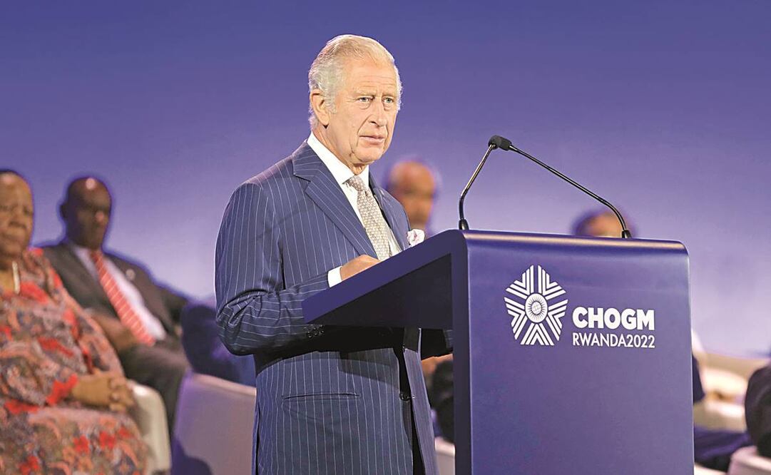 El entonces príncipe Carlos, en un discurso ante líderes de la Commonwealth, en Ruanda, en junio pasado. Foto: Archivo/ EFE