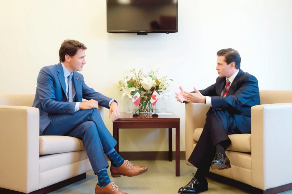 El presidente Enrique Peña Nieto y el premier de Canadá, Justin Trudeau, sostuvieron un encuentro bilateral en el marco de la Asamblea General de la ONU. Los mandatarios intercambiaron puntos de vista sobre la renegociación del TLCAN. Foto: PRESIDENCIA