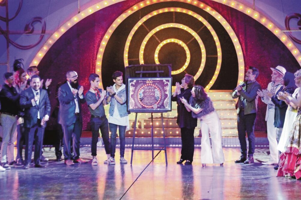 Los Aristemo apadrinaron las 800 funciones de La jaula de las locas. Foto/CLASOS