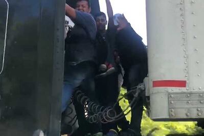 Así viajan miembros de la caravana migrante