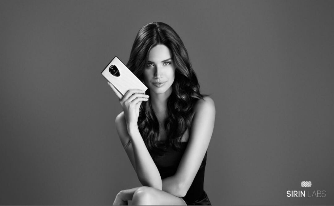 Tiene un acabo de piel agradable al tacto y soporta cualquier red LTE del mundo, este equipo ya se encuentra a la venta en la página web del fabricante.