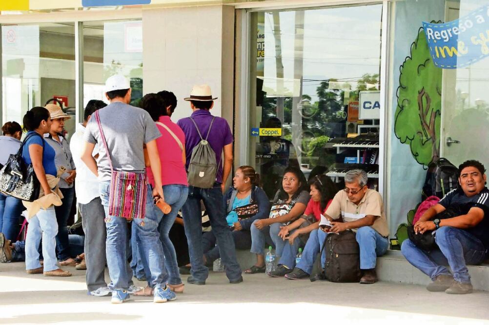 Demanda. Profesores emplazan al gobierno estatal para que a más tardar el viernes próximo dé cumplimiento al pago de bonos, que ascienden a más de 100 mdp. (ARCHIVO EL UNIVERSAL)