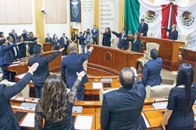 Instalan 32 Legislatura de Nayarit; será por 4 años